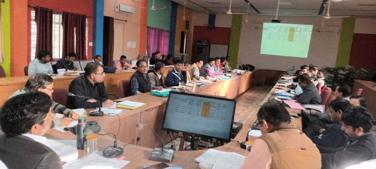NEWS: जिला पंचायत CEO ने की विकास कार्यो की समीक्षा, किस पर कार्यवाही के दिए निर्देश, पढ़े खबर
