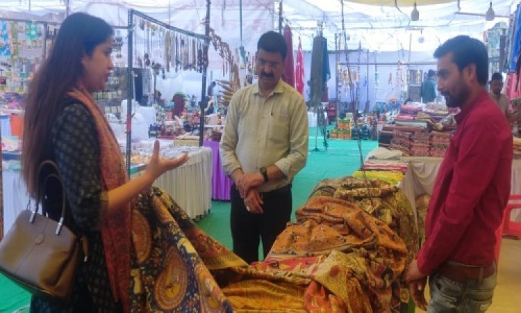 NEWS: शिल्प और शिल्पकार के उत्थान का बेहतर प्रयास, अपर कलेक्टर नेहा मीणा पहुंची मेले में, हस्तशिल्पियों के काम को सराहा, पढ़े खबर