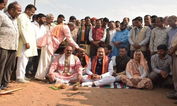 NEWS: विधायक दिलीप सिंह परिहार पहुंचे ग्राम पावटी, ग्रामीणों को दी ये सौगात, तो खिल उठे चैहरे, अब 1 करोड़ से अधिक की राशि से होंगे ये विकास कार्य, पढ़े खबर