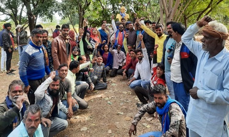 BIG BREAKING: ग्राम बामोरा में बाबा साहेब की प्रतिमा स्थापित, अचानक गरमाया माहौल, तो मौके पर पहुंचे अधिकारी, किसने किया विरोध, और क्या है पूरा मामला...! पढ़े राजेश प्रपन्ना की खबर
