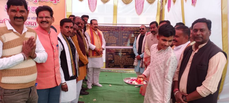 NEWS: ग्राम पंचायत जमुनिया खुर्द में 3 करोड़ 27 लाख की सड़कों का भूमिपूजन संपन्न, विधायक परिहार बोले- भारत को जोड़ने वाले पहले गांवों को सड़कों से जोड़ते तो देश विश्वगुरु हो जाता, पढ़े खबर