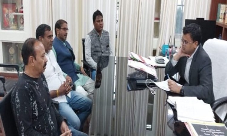 NEWS: जिले में यूरिया खाद की समस्या, कलेक्टर से की मुलाकात, राज्यपाल के नाम सौंपा ज्ञापन, उमरावसिंह गुर्जर ने बताई समस्या, दी अहम जानकारियां, पढ़े खबर