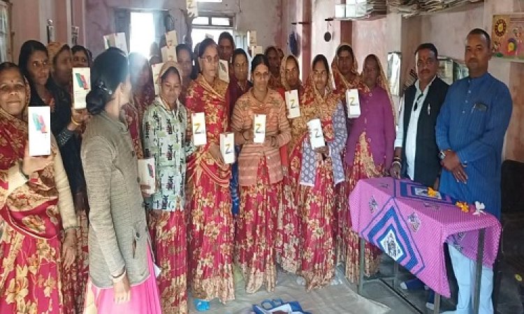 NEWS: डीकेन में विशेष कार्यक्रम का आयोजन, आंगनवाड़ी कार्यकर्ताओं को वितरित किये टैबलेट, अब ये काम होंगे आसान, पढ़े खबर