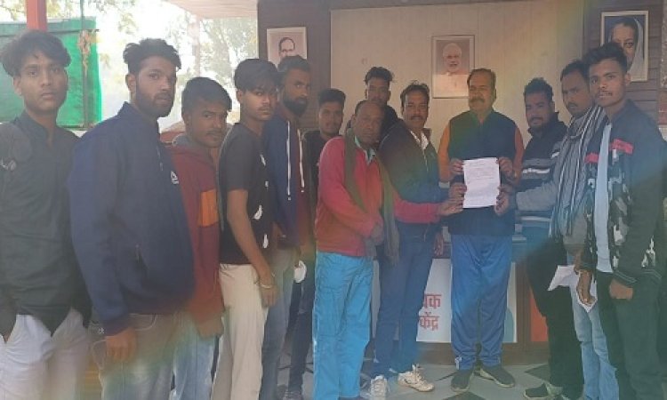 NEWS: ग्राम चीताखेड़ा में लो-वोल्टेज की समस्या, युवकों ने की विधायक परिहार से मुलाकात, सौंपा ज्ञापन, मिला ये आश्वासन, पढ़े आजाद मंसूरी की खबर