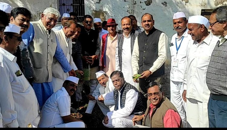 NEWS: डॉक्टर वर्मा को पुण्यतिथि पर कांग्रेसजनो ने किया याद, पूर्व विधायक नंदकिशोर बोले- डॉ. वर्मा का जीवन सेवादल और समाज के लिए रहा समर्पित, पढ़े खबर