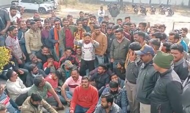 BIG NEWS : बसों का परमिट नहीं मिला, तो करणी सैनिकों में आक्रोश, आरटीओ के बाहर प्रदर्शन, अधिकारीयों सहित पुलिस बल मौके पर, पढ़े खबर