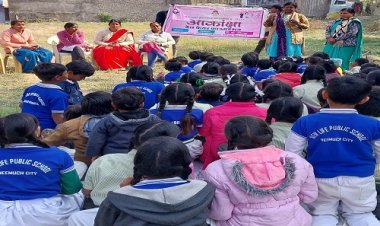 NEWS: NEWS : आकांक्षा वेलफेयर फाउंडेशन की सदस्या पहुंची शासकीय स्कूल, छात्र-छात्राओं को दी लैंगिक अपराधों के संबंध में जानकारी, बताई सावधानियां, पढ़े खबर