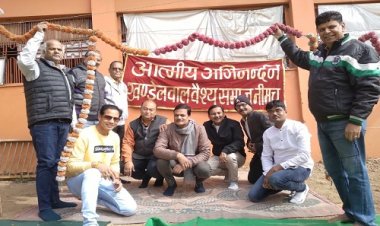 NEWS: खण्डेलवाल समाज ने मनाया बसंत पंचमी पर्व, भोजन के पैकेट किये वितरित, ये रहे मौजूद, पढ़े खबर