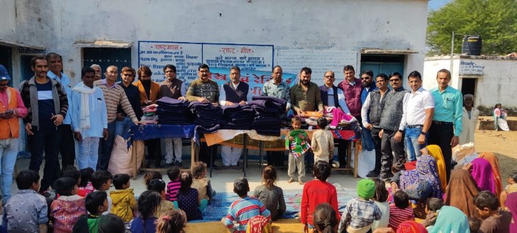 NEWS: मनासा व्यवसाय संघ की पहल, कंजार्डा पठार क्षेत्र के ग्रामीण इलाकों में पहुंचे सदस्य, गर्म कपड़े किये वितरित, पढ़े खबर