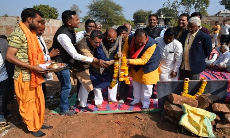 NEWS: ग्राम आसपुरा में तोप से फूल बरसाकर विधायक का स्वागत, दिलीपसिंह परिहार बोले- आपके इस सम्मान का कर्ज विकास करवाकर चुकाया, पढ़े खबर