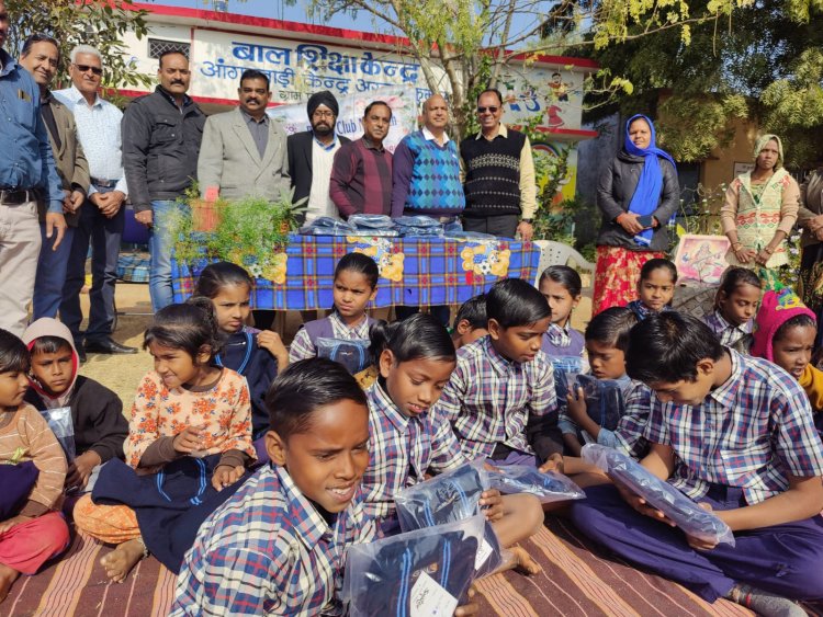 NEWS: रोटरी क्लब के सदस्य पहुंचे शासकीय प्राथमिक विद्यालय अरनिया, बच्चों को वितरित किएं गर्म कपड़े, और ऊनी स्वेटर, पढ़े खबर