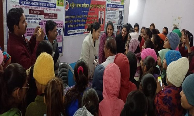 NEWS: ADM मीना ने किया आश्रय स्थल का निरीक्षण, तो छात्रावासों का भी लिया जायजा, फिर आलाधिकारियों को दिए ये निर्देश, पढ़े खबर