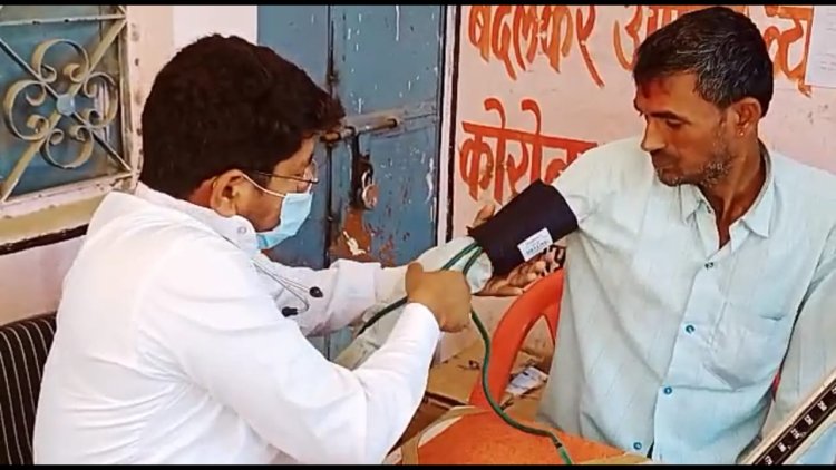 NEWS: उदयपुर के डॉक्टर पहुंचे हांसपुर गांव में, पंचायत भवन में ग्रामीणों का जमावड़ा, फिर मिला निःशुल्क लाभ, उपचार के बाद राहत भी, किस शिविर का आयोजन संपन्न, पढ़े खबर