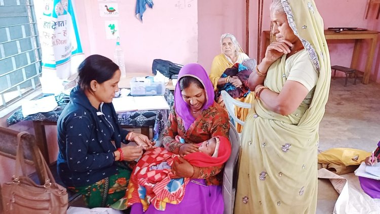 NEWS: मीजल्स-रूबेला मुक्त भारत अभियान, ग्राम हांसपुर में बच्चों को लगाया टीका, इन बीमारियों से करेगा बचाव, पढ़े खबर