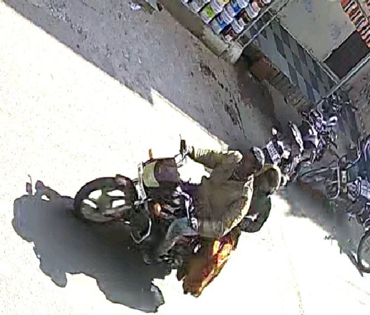 NEWS: मोबाईल चोर दंपत्ति कैमरे में कैद, घटना नीमच की दाना गली की, क्या जल्द होगी गिरफ़्तारी...! पढ़े खबर
