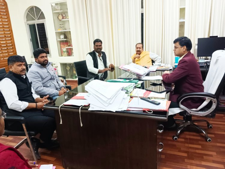 NEWS: वनांचल क्षेत्र में आवासीय पट्टे और भू-अधिकार पर कार्यवाही शीघ्र, आबादी क्षेत्र का विस्तारीकरण संभव, विधायक, बीजेपी नेताओं की कलेक्टर से चर्चा, पढ़े खबर