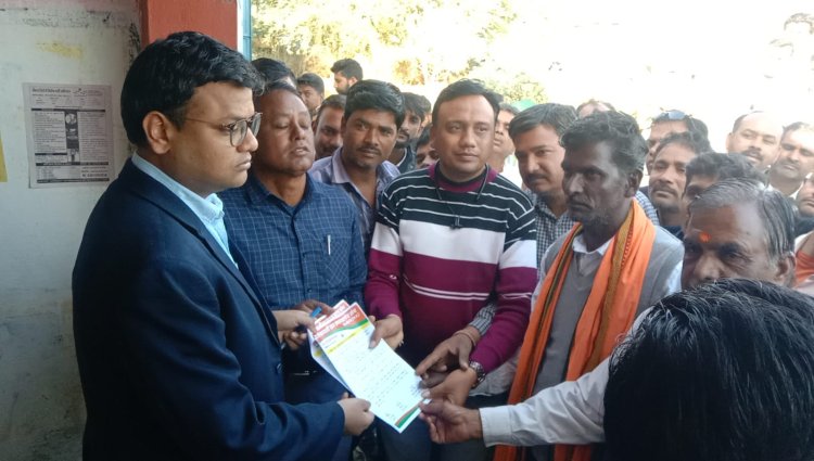 NEWS: सरपंच उतरे सड़कों पर, विधायक और जिला कलेक्टर को सौंपा ज्ञापन, सात दिनों में इन मांगों को पूरा करने की कहीं बात, तालाबंदी की दी चेतावनी, पढ़े खबर