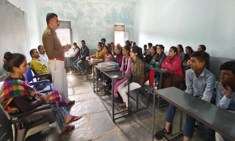 NEWS: सड़क सुरक्षा सप्ताह, कॉलेज और स्कूल में जीरन पुलिस की दस्तक, विद्यार्थियों को नियमों की दी समझाइश, इस मुहीम से जुड़ने की अपील, पढ़े खबर