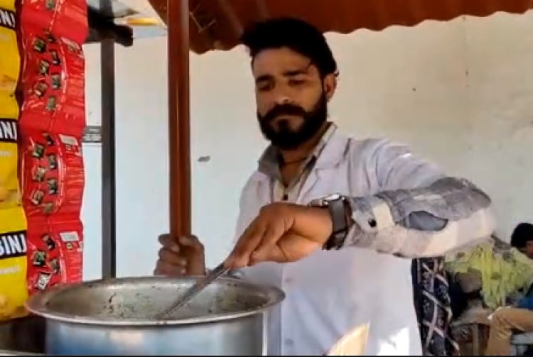BIG NEWS: पहना सफेद कोट, और हाथ में थामा चमचा, नीमच में चर्चा का विषय बना नर्सिंग चाय वाला, डिग्री के बाद भी क्यों उठाया ये कदम...! पढ़े खबर