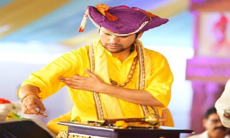BIG BREAKING: बागेश्वर धाम के पंडित धीरेंद्र शास्त्री को मिली जान से मारने की धमकी...! चचेरे भाई के पास अज्ञात नंबर से आया फोन, पुलिस ने दर्ज की FIR...! क्या है पूरा मामला, पढ़े खबर