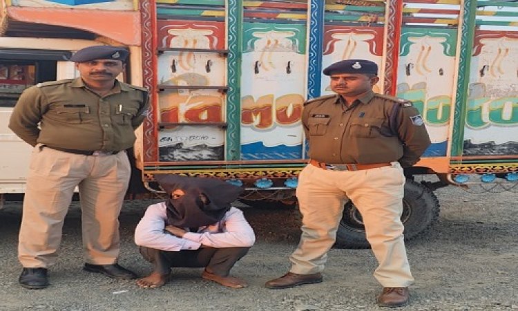 BIG NEWS: महू-नीमच हाईवे पर दौड़ती पिकअप, बीच में मिली दलौदा पुलिस, जब उठाया तिरपाल, तो खाकी के भी उड़े होश, खुला तस्करी का बड़ा राज, मौके से एक आरोपी गिरफ्तार, क्या है पूरा मामला...! पढ़े ये खबर