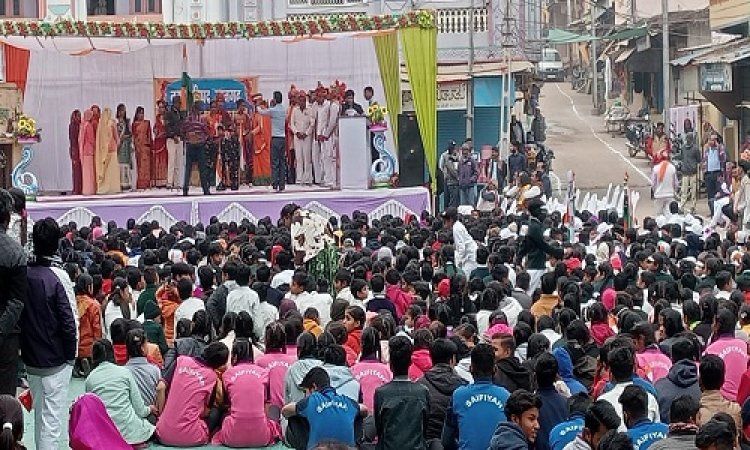 NEWS: रतनगढ़ में हर्षोल्लास के साथ मनाया गणतंत्र दिवस, स्कूली बच्चों ने निकाली प्रभात फैरी, यहां भव्य कार्यकम का आयोजन, पढ़े खबर