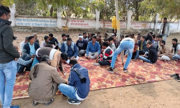 BIG BREAKING: ग्राम कवाई में चला बुल्डोजर, तो किसानों में पनपा आक्रोश, बड़ी संख्या में ग्रामीण पहुंचे जिला कलेक्टर कार्यालय, धरना प्रदर्शन शुरू, क्या है पूरा मामला..! पढ़े ये खबर