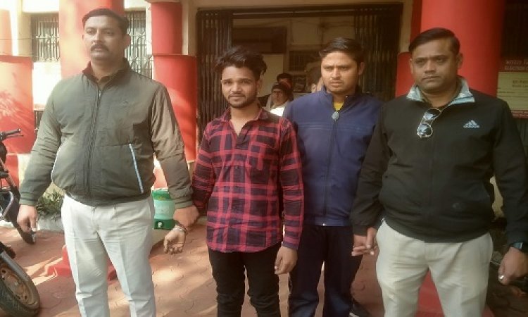 BIG NEWS: लोडिंग टेम्पों में दिखी बोरियां, फिर गुलाब गैंग ने दौड़ाया शातिराना दिमाग, जैसे ही मारा हाथ, तो इन्होंने धरदबोचा, अब लालू और समीर को ले गई बघाना पुलिस, क्या है मामला...! पढ़े खबर