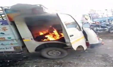 OMG ! लहसुन लेकर पहुंचा किसान, अचानक टेम्पों से उठी आग की लपटे, मौके पर मची भगदड़, कैसे पाया काबू...! और उपज के क्या हाल, पढ़े ये खबर