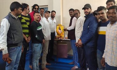 NEWS: ग्राम पंचायत धनेरियाकलां में मनाई संत रविदास महाराज की जयंती, पंचायत भवन में चित्र पर किया माल्यार्पण, बताया योगदान, पढ़े खबर