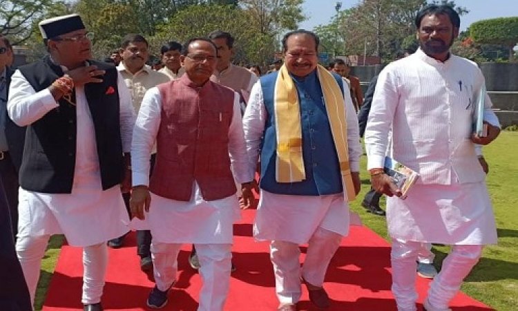 NEWS: भोपाल बजट सत्र, विधायक परिहार ने सीएम व मंत्रियों से की सौजन्य भेंट, पढ़े खबर