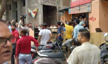 NEWS : इंदौर में बड़ा हादसा, रामनवमी पर हवन करते पंडित, फिर अचानक धंसी छत, कलेक्टर-कमिश्नर सहित रेस्क्यू टीम मोके पर, अब क्या है हालात...! पढ़े ये खबर,