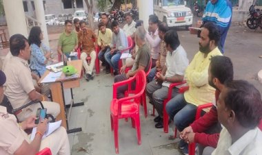 NEWS: केंट थाना परिसर में हाईलेवल बैठक, अधिकारी और समाजजन हुए रूबरू, हनुमान व महावीर जयंती पर चर्चा, दिए ये निर्देश, पढ़े खबर