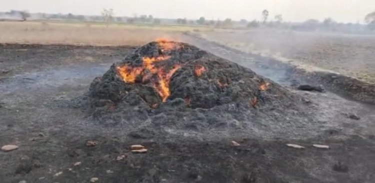 NEWS:- खेत में पड़ा सुखला, अचानक हुआ शाट शर्किट लगी आग, मोके पर पहुंची फायर ब्रिगेड, पढ़े मनीष जोलानिया की खबर......