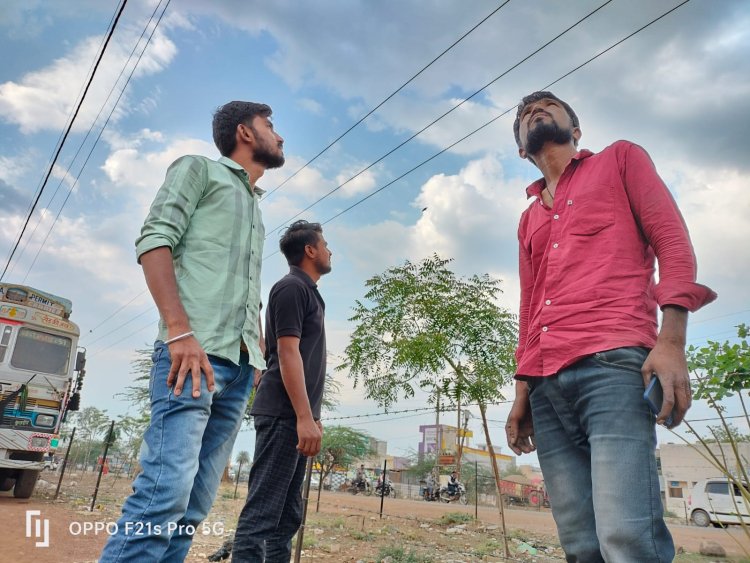 NEWS : नीमच में ये कैसी आसमानी आफत,जो रोज उड़ा देती है नींद,कभी एरोप्लेन तो कभी जेट सी आवाज,अब सोशल मीडिया पर धानुका जी के चर्चे,पढ़े खबर में क्या है पूरा माजरा