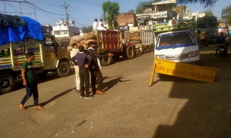 BIG BREAKING : 3 दिन बाद खुली नीमच कृषि उपज मंडी, मुख्य मार्ग पर लगी वाहनों की कतार, जाम से राहगीर परेशान, बघाना पुलिस मोके पर, पढ़े खबर