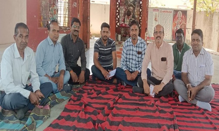 NEWS: चार सूत्रीय मांगे, और नारेबाजी करते हुए जिला कलेक्टोरेट कार्यालय पहुंचे पटवारी, प्रमुख सचिव के नाम सौंपा ज्ञापन, पढ़े खबर
