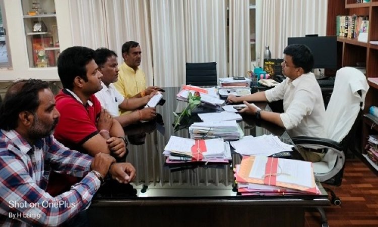 NEWS: नीमच में इस पुलियां का निर्माण अधूरा, तो राहगीर परेशान, अब कांग्रेस पार्षदों ने उठाया मुद्दा, जिला कलेक्टर से की मुलाकात, जनहित में आंदोलन की क्यों कहीं बात, पढ़े खबर