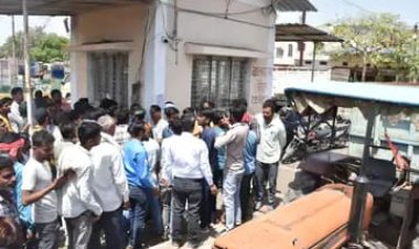 NEWS : कृषि उपज मंडी में किसानों ने किया जमकर हंगामा, तो कांग्रेस ने भी खोला मोर्चा, लगाएं तौल कांटे में गड़बड़ी के आरोप, क्या है मामला, पढ़े खबर