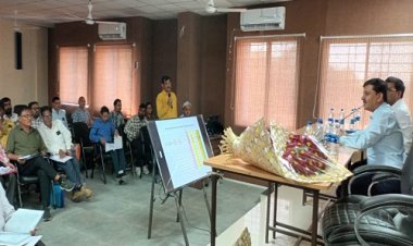 NEWS: जिला कलेक्‍टर ने की ग्रामीण विकास विभाग की समीक्षा, अधिकारीयों से प्राप्त किया परिचय, दिए ये निर्देश, पढ़े खबर