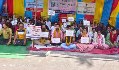 BIG NEWS: मंदसौर में संविदाकर्मियों का धरना जारी, आज भूख हड़ताल पर बैठे ये लोग, शिवराज सरकार से लगाई न्याय की गुहार, पढ़े खबर