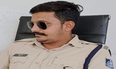 BIG BREAKING: पुलिस का लोगों लगा वाहन, और नंबर प्लेट भी फर्जी, खाकी ने रोका, तो जेक-जरिये से छुड़वाने की कोशिश, अब SP ने लिया बड़ा एक्शन, आरक्षक देवेन्द्र सिंह निलंबित, क्या है मामला...! पढ़े ये खबर