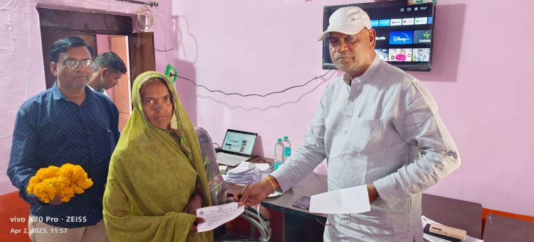 NEWS : पड़दा में लाड़ली लक्ष्मी योजना की ग्राम सभा में पहुंचे विधायक मारू, मुख्यमंत्री का संवाद सुनकर स्वयं आवेदन भरे, पढ़े खबर