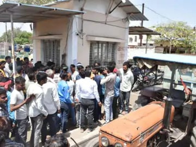 NEWS : कृषि उपज मंडी में किसानों ने किया जमकर हंगामा, तो कांग्रेस ने भी खोला मोर्चा, लगाएं तौल कांटे में गड़बड़ी के आरोप, क्या है मामला, पढ़े खबर