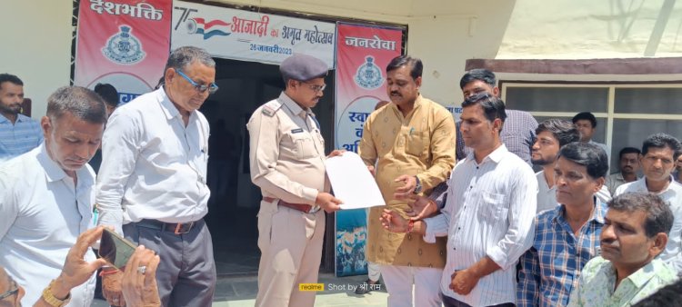 NEWS: अवैध खनन रोकने गए,सरपंच पति पर माफिया ने किया हमला, समाज के लोग पहुंचे थाने, दिया ज्ञापन, कही ये बड़ी बात, पढ़े खबर