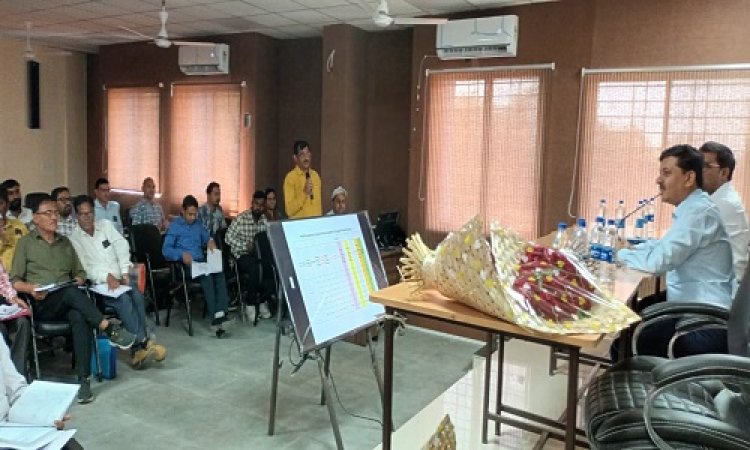 NEWS: जिला कलेक्टर ने की ग्रामीण विकास विभाग की समीक्षा, अधिकारीयों से प्राप्त किया परिचय, दिए ये निर्देश, पढ़े खबर