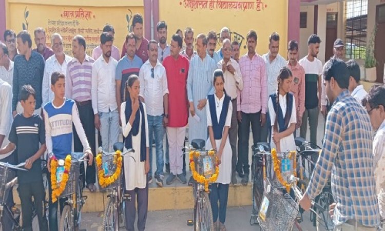 NEWS: रतनगढ़ मंडल में साइकिल वितरण कार्यक्रम संपन्न, कैबिनेट मंत्री सखलेचा भी पहुंचे, शिक्षा को लेकर विद्यार्थियों को कहीं ये बात, पढ़े खबर