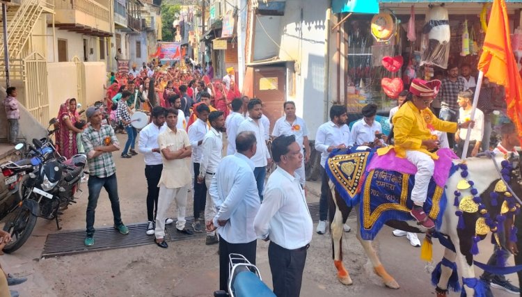 NEWS: घोड़े पर सवार नारी शक्ति, तो सिर पर कलश लेकर चलती महिलाएं, पारम्परिक वेशभूषा में दिखे समाजजन, रामपुरा में सैन जयंती की धूम, निकली भव्य शोभायात्रा, पढ़े रुपेश सारू की खबर