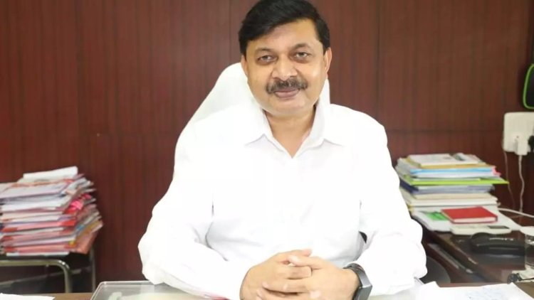 BIG NEWS: जिला कलेक्टर दिनेश जैन के शासकीय अधिकारी-कर्मचारियों को ये निर्देश, अगर नहीं किया पालन, या बरती लापरवाही, तो होगी बड़ी कार्यवाही...! पढ़े ये खबर
