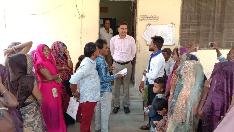 NEWS: पीने के लिए पानी को तरसते ग्रामीण, अब समस्या सिर से ऊपर, एसडीएम कार्यालय पहुंच सौंपा ज्ञापन, पढ़े ये खबर